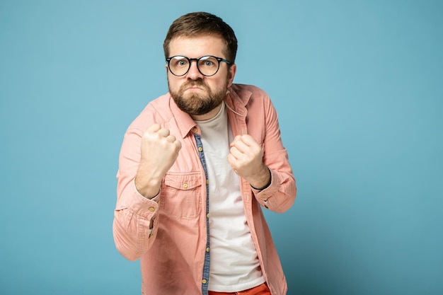 Bearded man with glasses clenched his fists and was about to defend himself