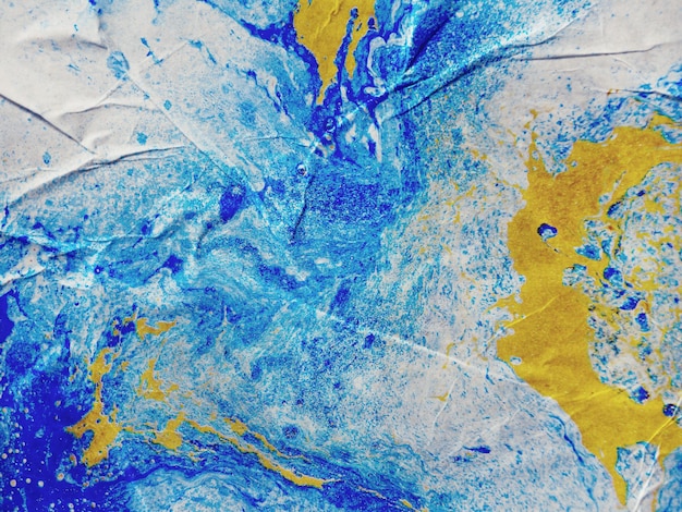 오래 된 구겨진 종이에 아름 다운 추상적 인 배경 혼합 아크릴 물감 유체 예술