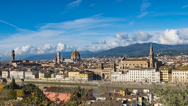 미켈란젤로 광장(Piazzale Michelangelo)에서 바라본 피렌체(Florence)의 아름다운 공중 전망.