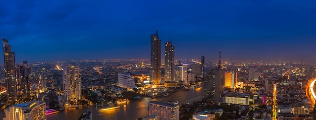 写真 美しい航空風景パノラマ川タイ、バンコクの昼夜の時間経過