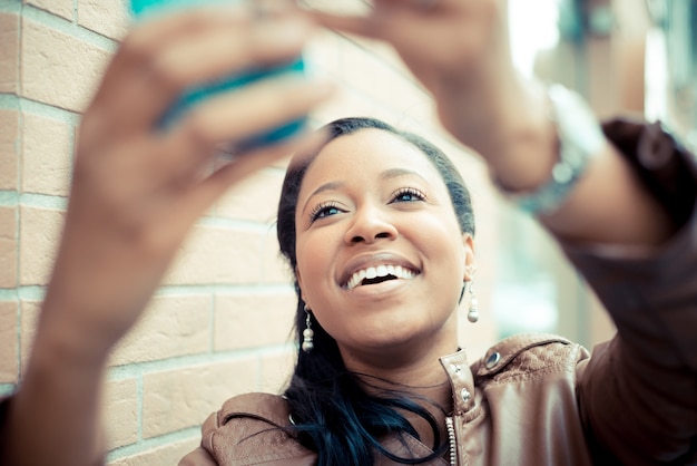 Photo beautiful african young woman selfie