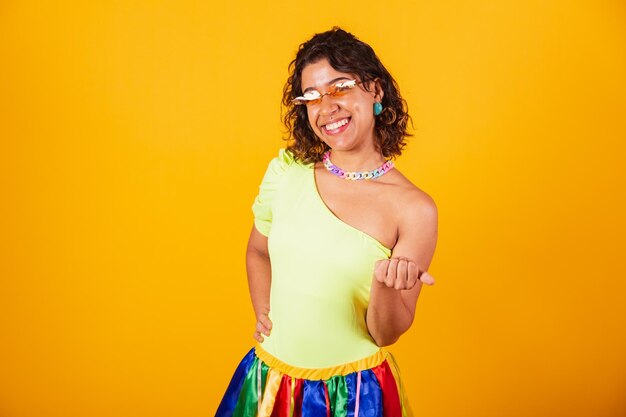 Beautiful afro american brazilian woman in carnival clothes inviting with hands