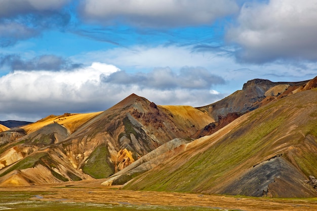 Landmannalaugar, 아이슬란드의 아름답고 화려한 산 풍경. 하이킹 여행 및 경치 좋은 곳.