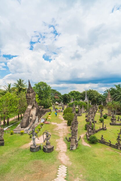 Photo beautiful architecture at buddha park in vientiane