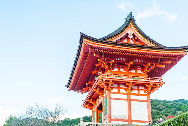 京都清水寺の美しい建築。