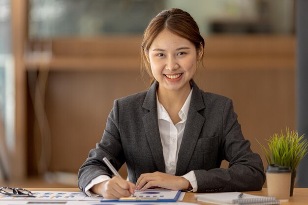 Beautiful Asian woman is a businesswoman who leads a new generation of startups a woman who runs and manages a business plan to build confidence and stability in business womanled business concept