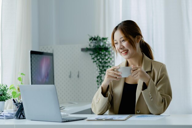 Beautiful Asian woman is a businesswoman who leads a new generation of startups a woman who runs and manages a business plan to build confidence and stability in business womanled business concept