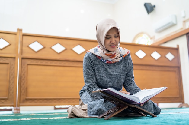 Beautiful asian woman read Quran