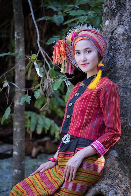 Photo beautiful asian woman with karen traditional dress