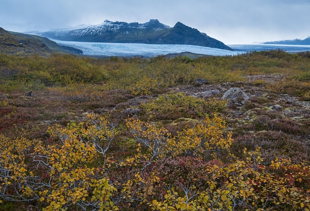 Beautiful autumn view from mulagljufur canyon to fjallsarlon glacier with breidarlon ice lagoon iceland not far from ring road and at the south end of vatnajokull icecap and oraefajokull volcano