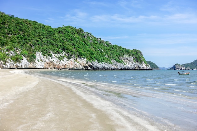 Foto bellissimo paesaggio da spiaggia.