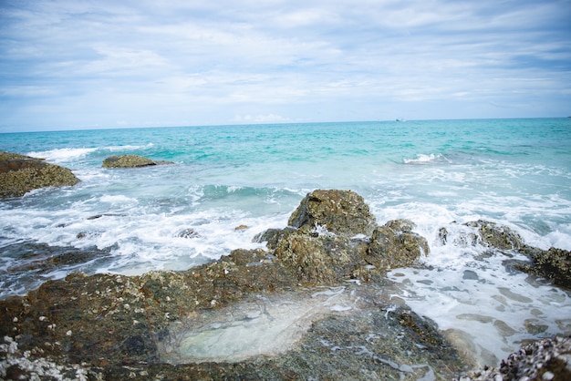 Foto bella spiaggia e mare su koh samet, thailandia