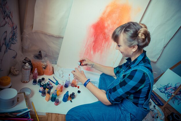 beautiful blonde woman painter