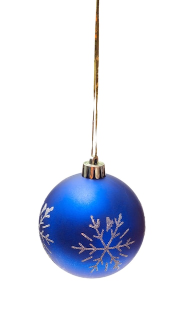 白い背景で隔離の美しい青いクリスマスボール