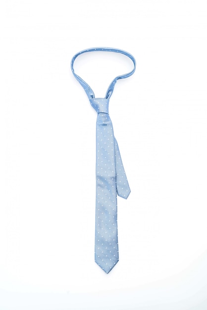 Foto bella cravatta blu su bianco