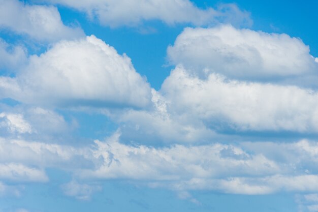 美しい青空と雲。ソフトフォーカス。