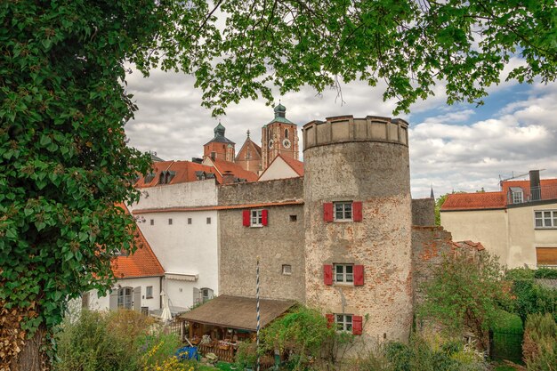 Bellissimo cielo blu con nuvole vista estiva di ingolstadt bavaria