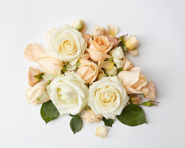 Beautiful bouquet of beige roses, flat lay