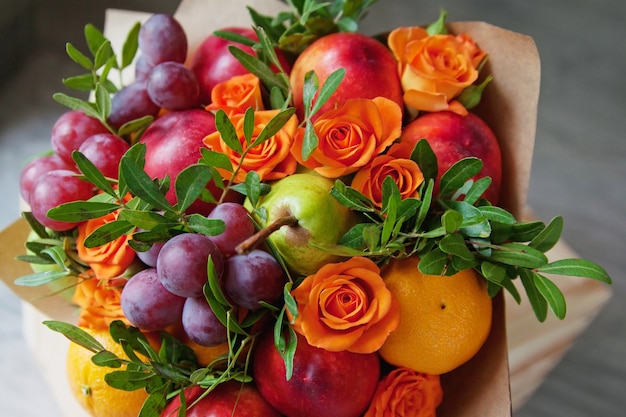 Photo beautiful bouquet of fruits and flowers