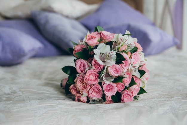 Beautiful bouquet of roses in the interior