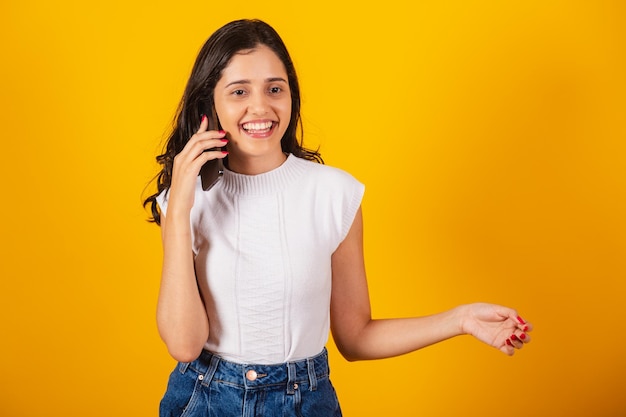 Beautiful brazilian woman holding smartphone on voice call