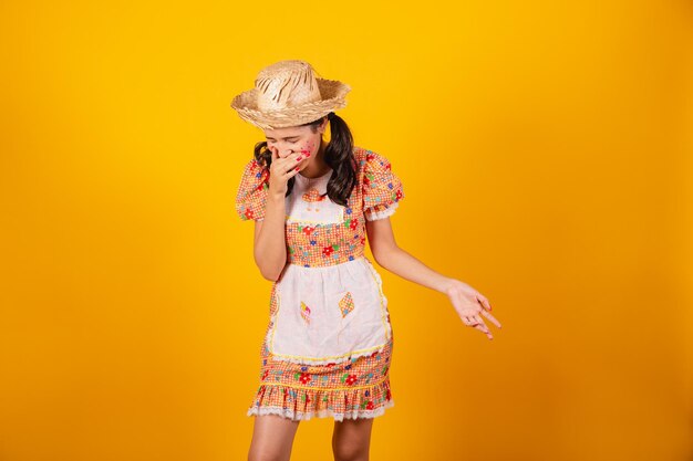 Photo beautiful brazilian woman with june party clothes laughing having a lot of laughter