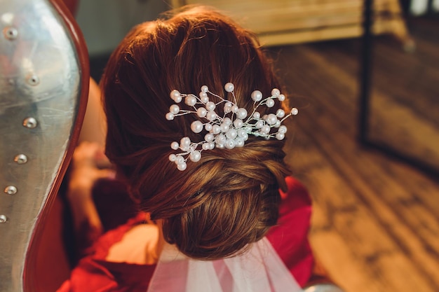 Foto bellissimo stile di capelli da sposa con un cerchio