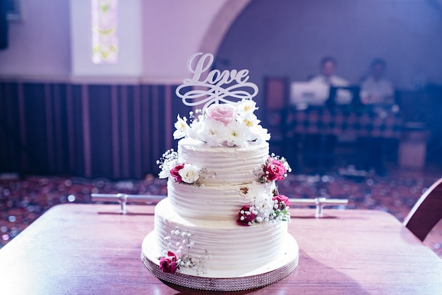 A beautiful cake with the word love