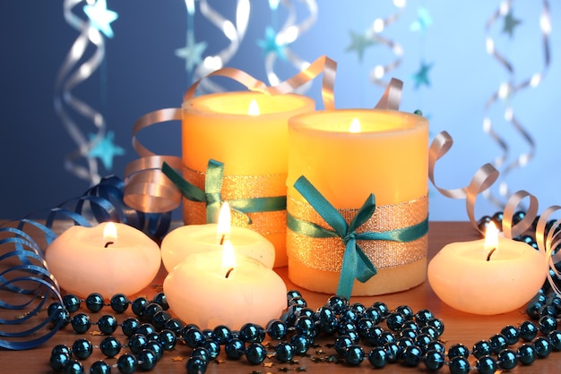 Photo beautiful candles, gifts and decor on wooden table