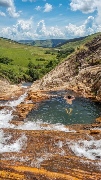 사진 브라질 의 세라 다 카나스트라 미나스 게라이스 (serra da canastra minas gerais) 에 있는 아름다운 폭포