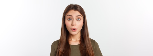 Photo beautiful caucasian woman smiling with open mouth and open palms