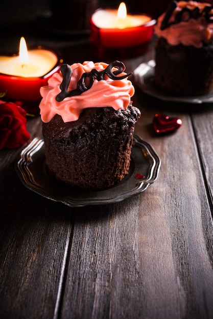 Bella cupcake al cioccolato con cuore