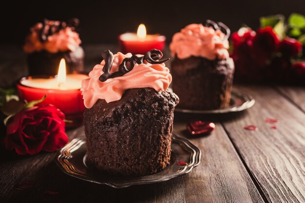 Bella cupcake al cioccolato con cuore