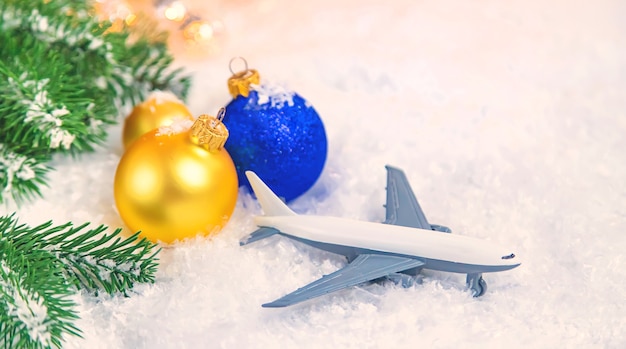 飛行機と美しいクリスマスの背景