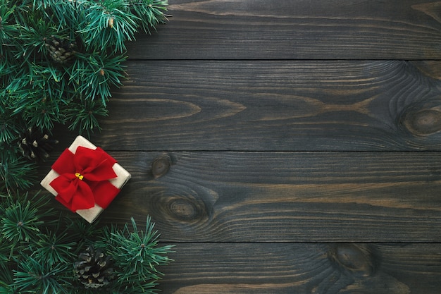 Photo beautiful christmas decorations on a wooden table