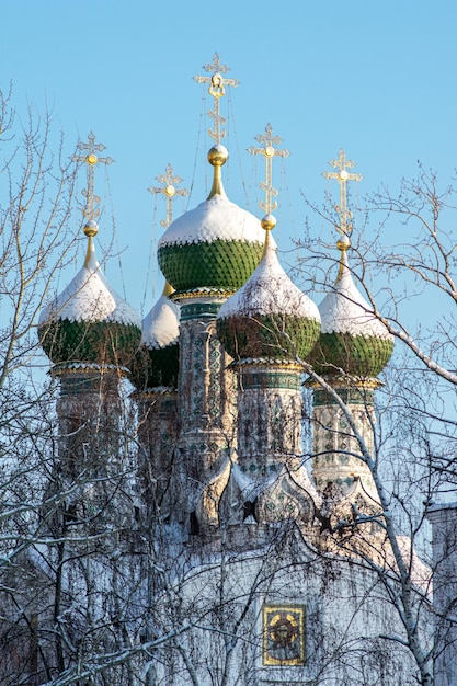 Красивая церковь в зимний день