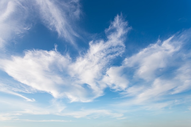 Photo beautiful cloud on the blue sky