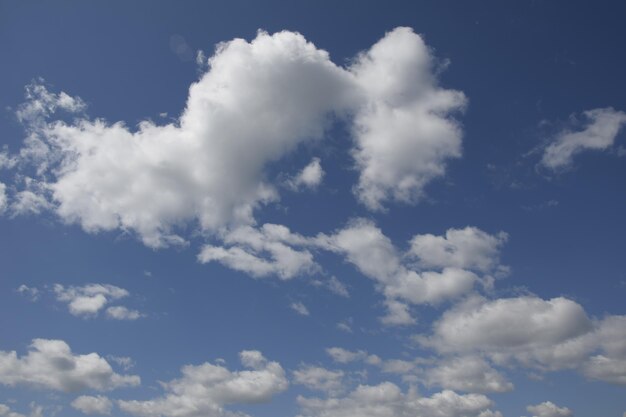 晴天の美しい雲