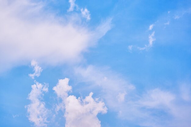 晴れた日の午後の美しい雲