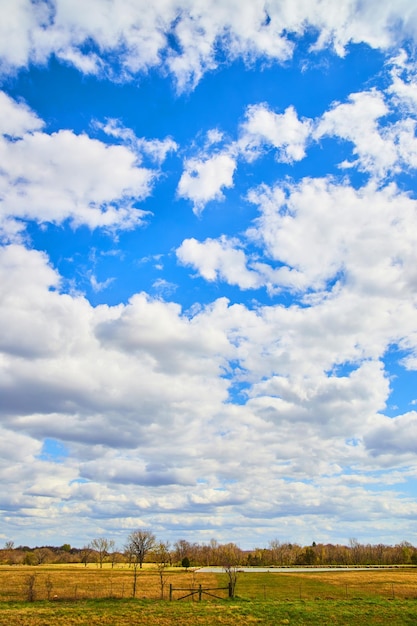 Photo beautiful cloudy day in midwest farmland