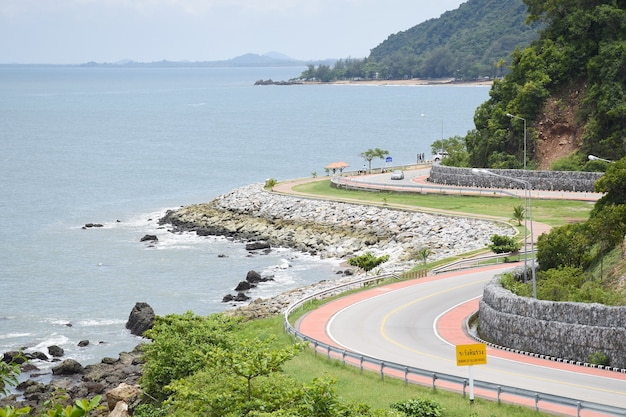 写真 タイの田舎の美しい沿岸道路