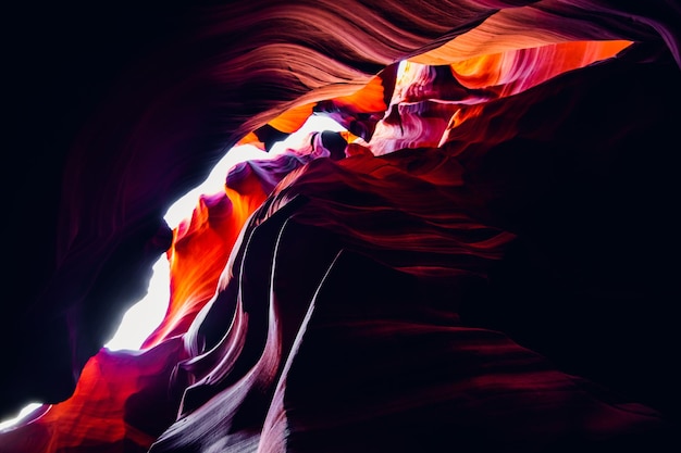 写真 アリゾナ州アンテロップ・キャニオンの美しい色彩
