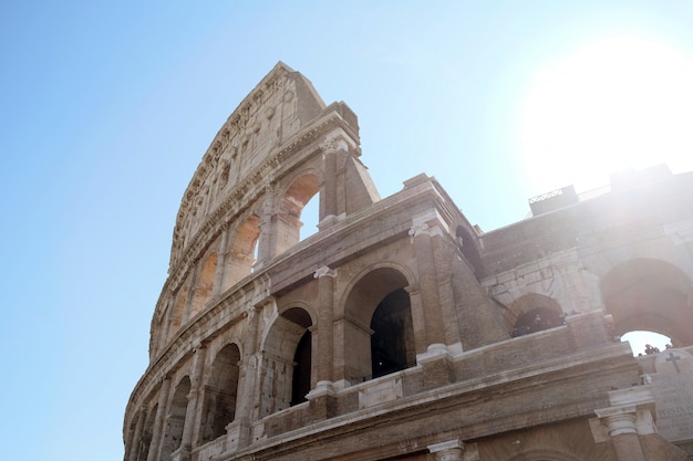 イタリア、ローマの美しいコロッセオ