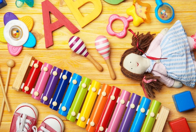 Photo beautiful composition with xylophone on wooden background baby songs concept