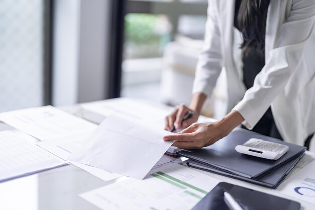 Photo beautiful confident asian business woman auditor or internal revenue service staff business women checking annual financial statements of company audit concept