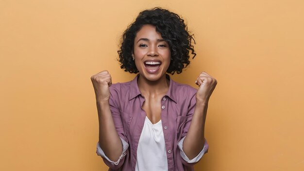 Photo beautiful dark skinned woman in casual clothes with open mouth celebrating her victory keeping clen