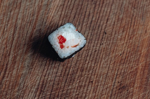 Foto bel sushi delizioso consegna di sushi rotoli di sushi pubblicitari a base di pesce e formaggio