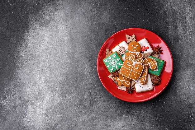 写真 美しい美味しい甘い冬のクリスマスのジンジャーブレッドクッキー