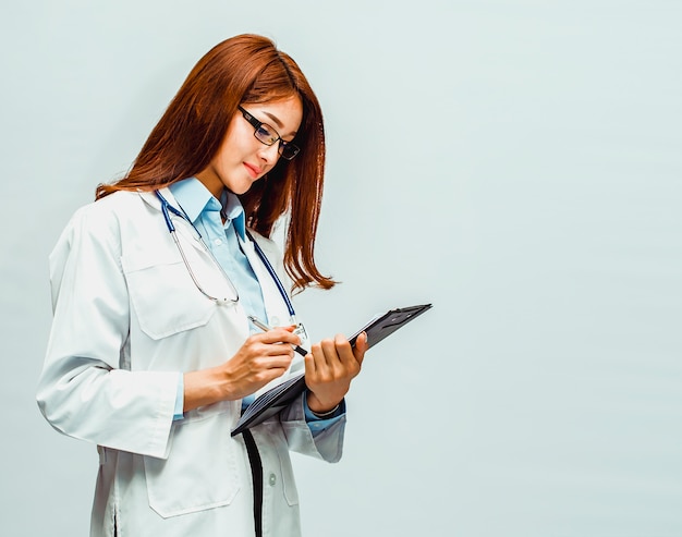 A beautiful doctor is writing a record of the patient's examination results