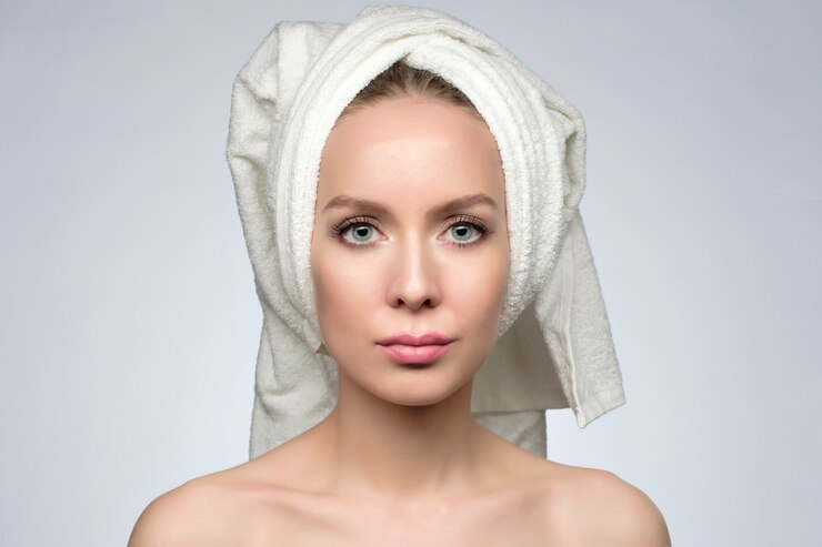Photo beautiful european woman  after bath